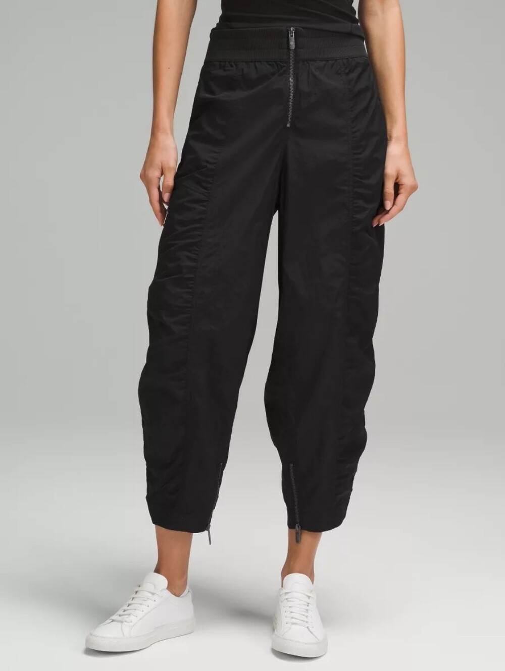 Lululemon Front-Zip Mid-Rise Ruched Crop Black Make it look easy. Quickly transi